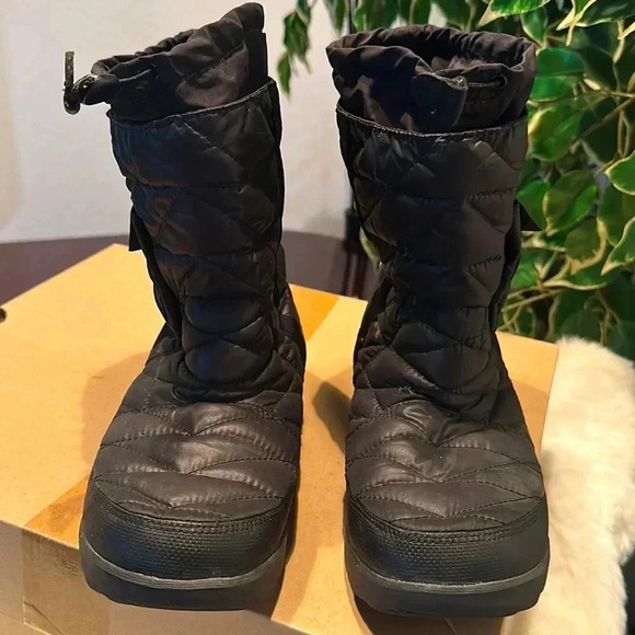 The North Face Black Snow Boots Women's - Size 7 - Picture 1 of 10